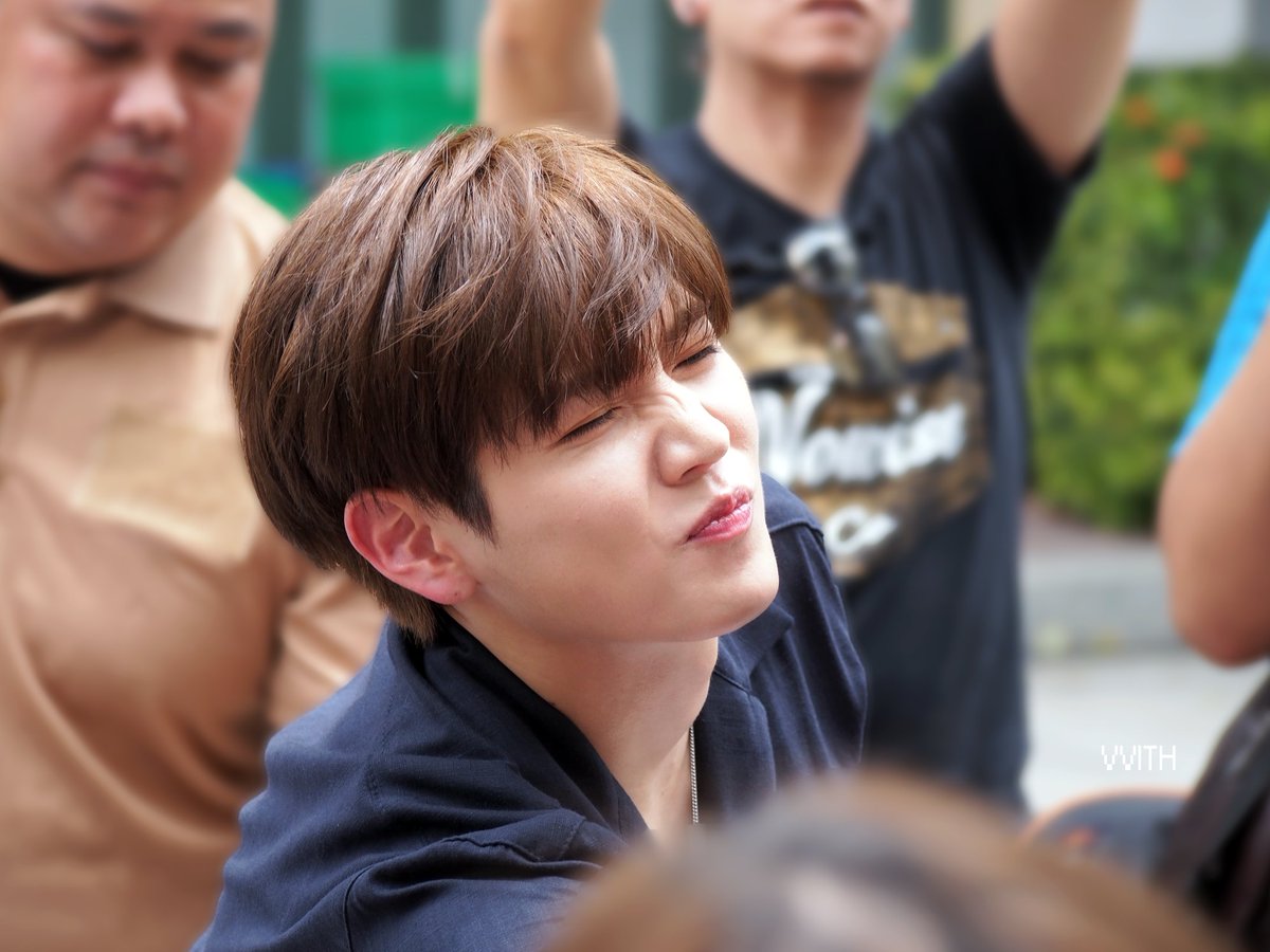 pwstorage_'s tweet photo. 180724 #Ren @ Acts Studio

ตอนแจกของให้เลิฟ น่ารักกก 💖💖💖💖💖💖💖💖💖💖💖💖💖💖

#เร็น #렌 #최민기 #NUEST #뉴이스트 #뉴이스트W #NUESTW
#WelcomeRENtoThailand
#RenCoffeeSocietySitcom https://t.co/baGV2tSE6T