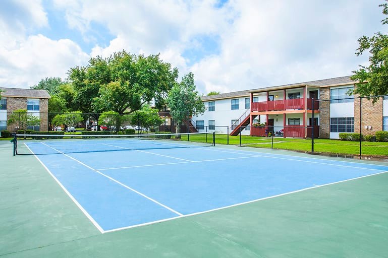 SteeplechaseLA's tweet photo. How about some tennis this Tuesday right here at @SteeplechaseLA? 🎾 
#Tennis #Amenities #ApartmentLiving #SteeplechaseApts #LafayetteLA https://t.co/9M2bXK8wk7