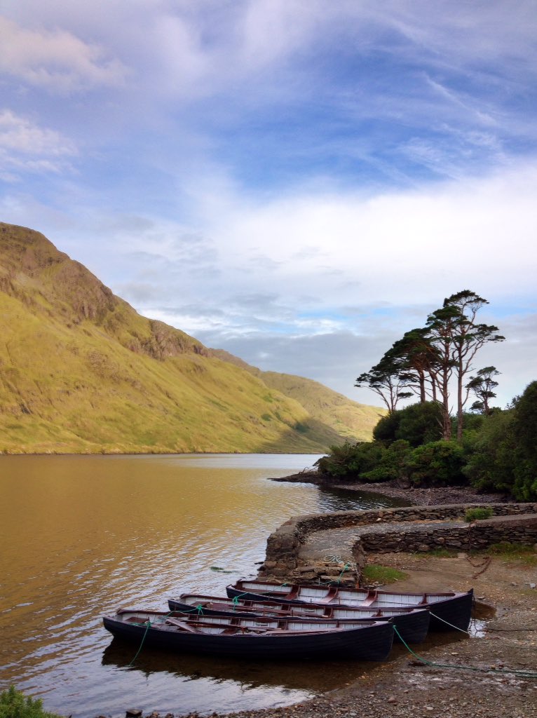 todayInIreland's tweet image. Very early this morning at Doolough Pass, Ireland. The sun's not over the mountain, yet! #sleepwhenyouredead #WildAtlanticWay #ThePhotoHour #travel #fishing