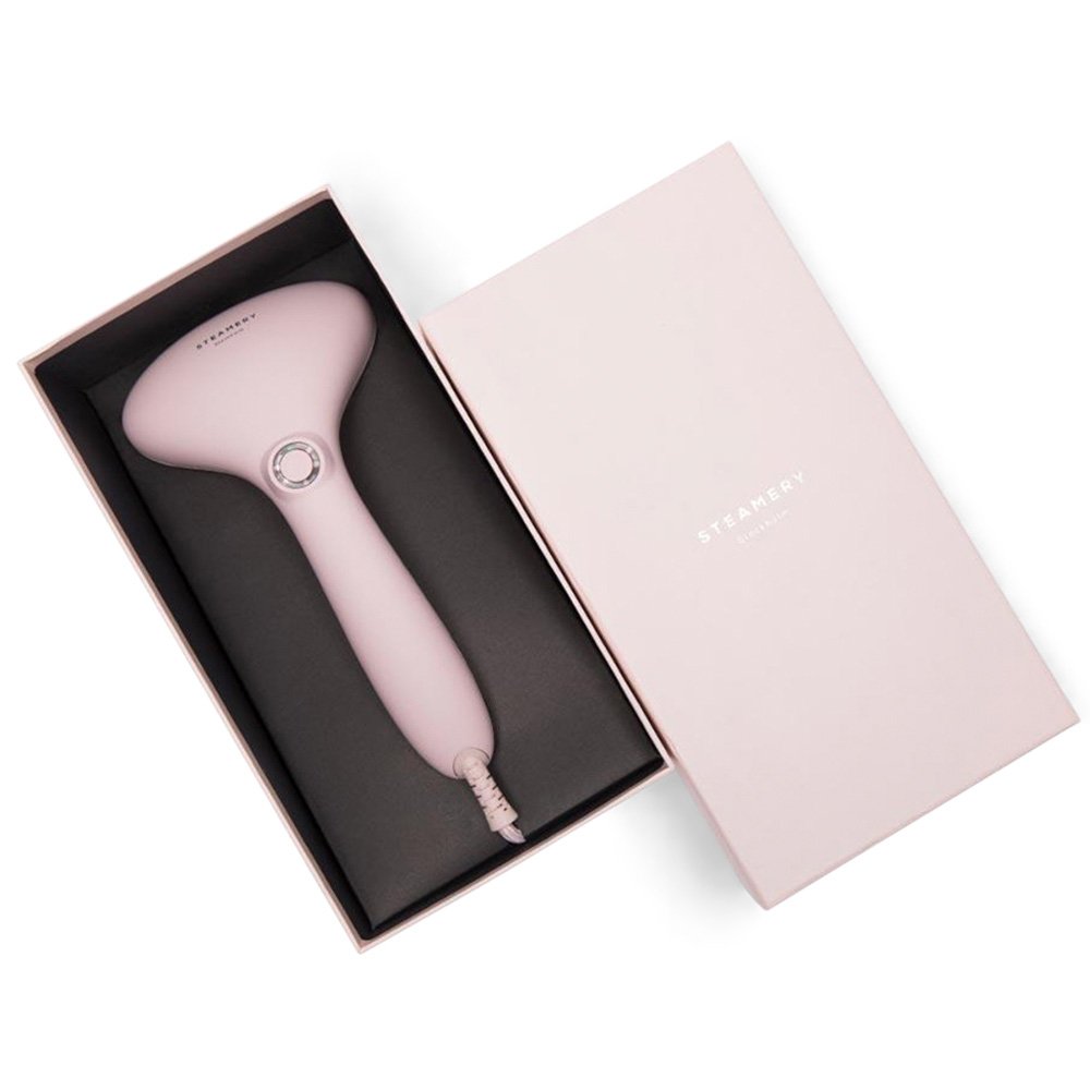 TheGlossMag's tweet photo. Natasha Sherling selects three of the best gadgets from female-led start up School of the Digital Age, launched today at @brownthomas … https://t.co/kSnwNo6Tw5 https://t.co/7aFfkLB0X9