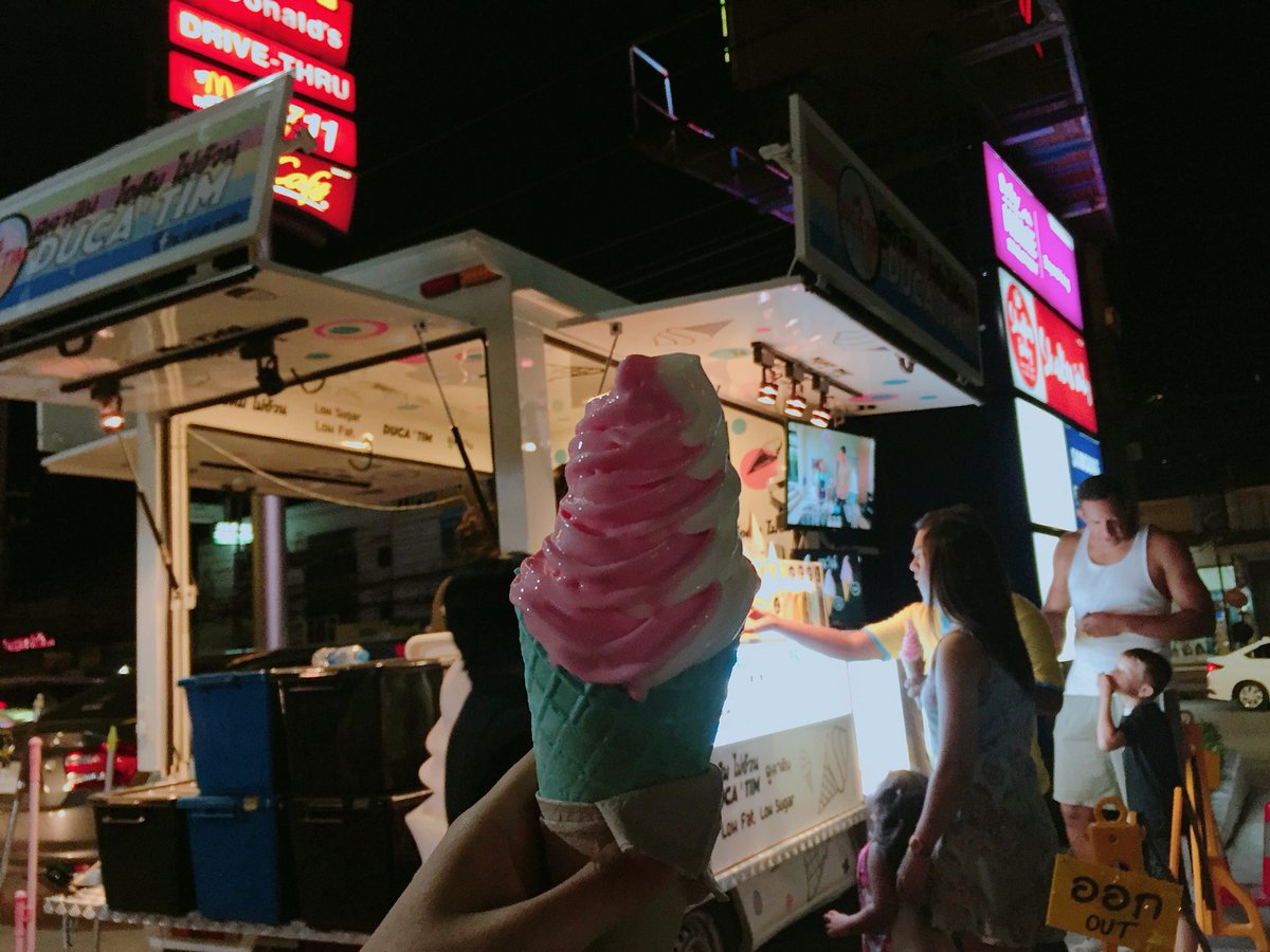 njws199x's tweet photo. #ducatim ไอติมไม่อ้วน แต่คนแดกอ้วน แดกมากเกิน 🤪🍦 https://t.co/R57Md1sV6i