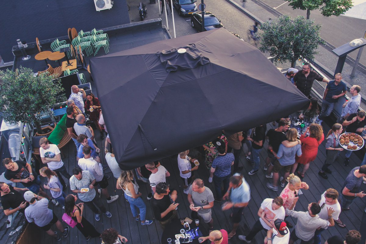 A little throwback to Brandstof 2018! Last weekend we hosted the second edition of the party, set-up by and for (digital) creatives. Get a little taste of the atmosphere by checking out the photo’s at Brandstof’s Facebook page: bit.ly/2JP7O2r.