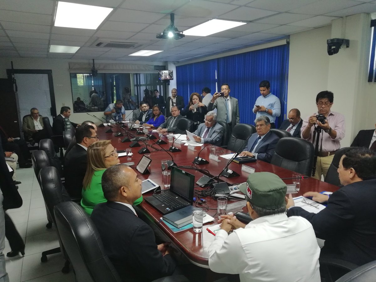 AsambleaSV's tweet photo. #CSeguridadAL recibe al ministro de Justicia y Seguridad Pública, procuradora para la Defensa de los Derechos Humanos, director de Centros Penales y a delegado de la FGR, abordando reformas a la Ley Penitenciaria y definir futuro de medidas extraordinarias en tema de seguridad. https://t.co/oEJBtJCNoG