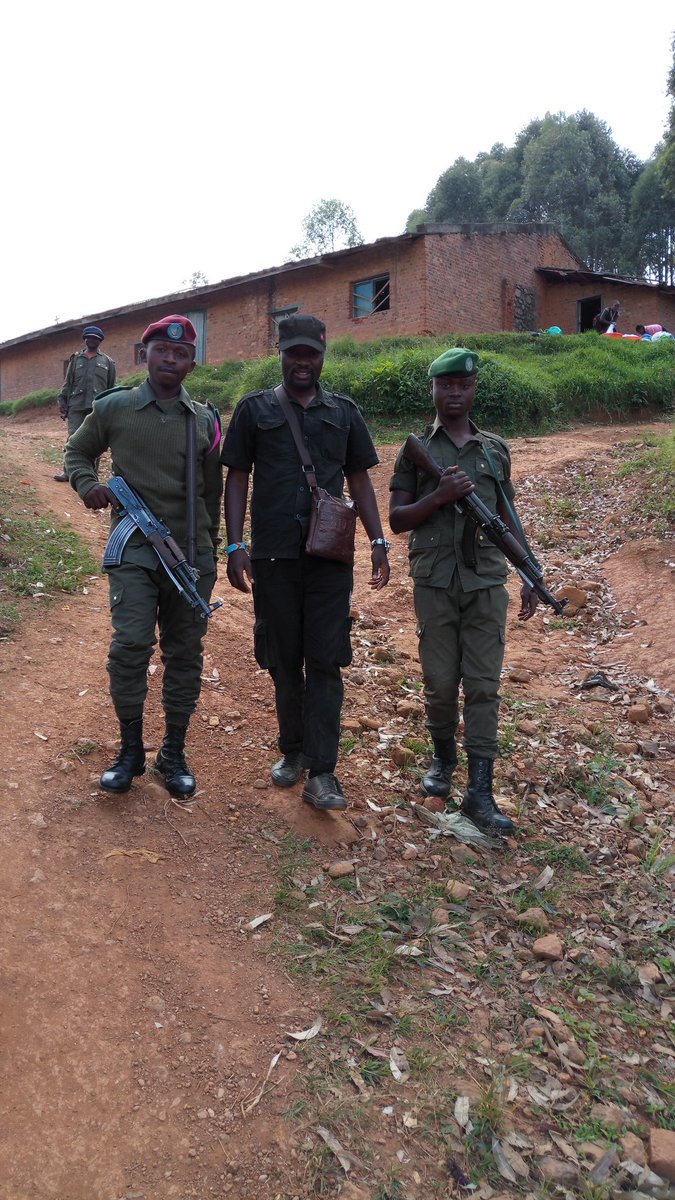 MeBalikwisha's tweet photo. Kanyihunga,
un village du groupement Malio en chefferie de Bashu dans le territoire de Beni retrouve petit a petit sa paix après une longue période d'atrocités coûta la vie a plusieurs civils et ralentissant ainsi le développement de l'entité. 
"Année scolaire 2017-2018 blanche". https://t.co/R7bRtDpMTb