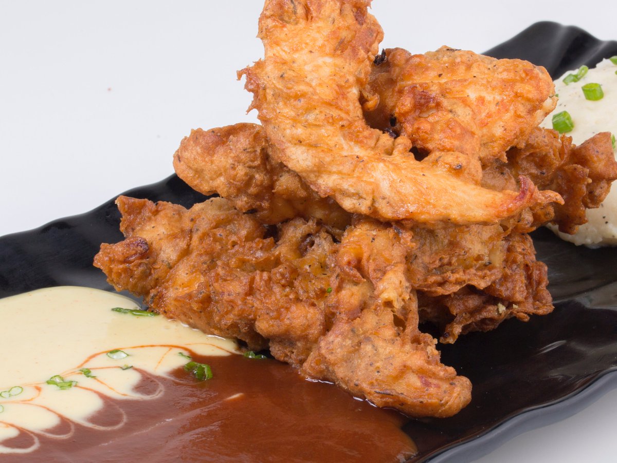 indyfto's tweet photo. Another great summer day in Indy!  Start the week with a fantastic lunch from @indyfto.  Made-from-scratch Chicken Tenders, Panini Sandwiches, Salads and tasty Entrees.  Enjoy our Custom Beverage Bar.  We also have the BEST Peanut Butter Cookies in town....TRY ONE! https://t.co/Xzz5ZPG8Vz