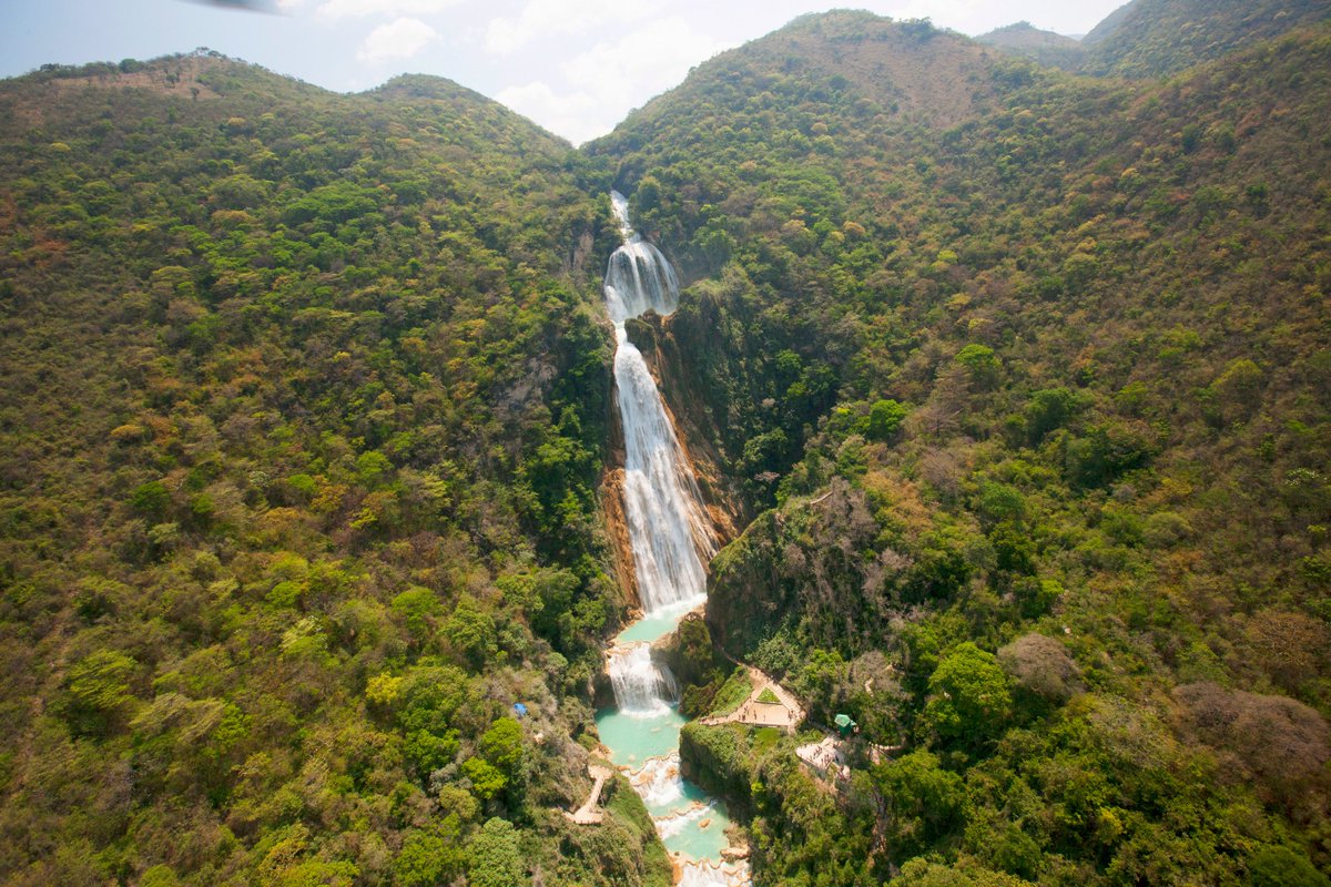 Cadena de Cascada #ElChiflón
Uno de los escenarios más espectaculares de #Chiapas.
Ubicado a 35 km. de #ComitánDeDomínguez.
#Chiapasiónate