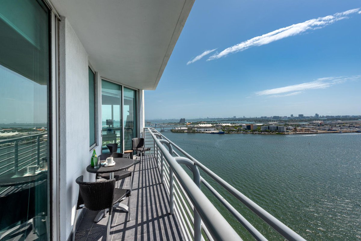 SiddonsRealtor's tweet photo. For Sale!! Beautiful 3 bedroom at One Miami East with spectacular wide open views of the water. 

Contact David at +1.305.508.0899

https://t.co/9HbFRMM9ef
#brickellcondos #downtownmiami #onemiamieast #brickellcondoseast https://t.co/M2NUG8iVXL