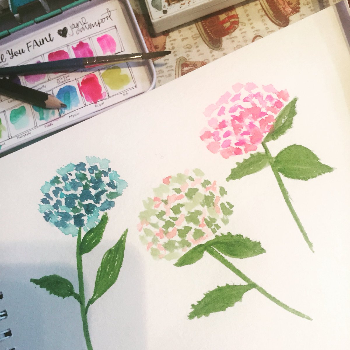 kathleenluvstea's tweet photo. Painting my favorite for #worldwatercolormonth2018 #watercolor #sketchbook #hydrangeafestival #capecod #crazyforhydrangeas #teacosymaker https://t.co/ga9zjgCqST