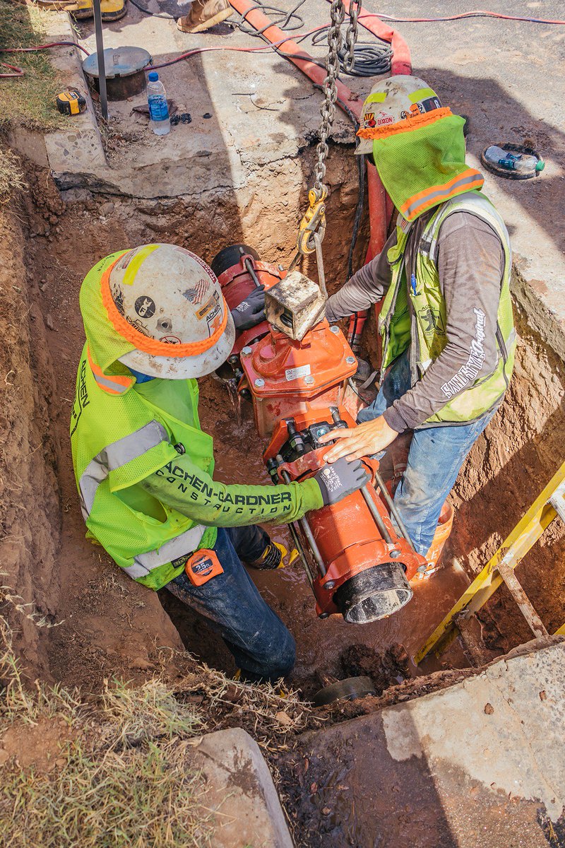 achengardner's tweet image. We are in the process of replacing several small diameter water valves at various locations throughout the @CityofPhoenixAZ for our Right of Way On-Call Water Main Replacement JOC. #achengardner #construction #jobordercontracting