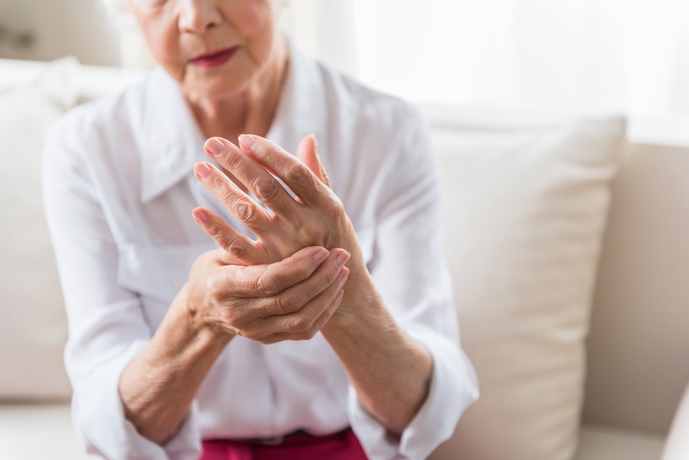 TeachoutChiro's tweet photo. Are you suffering from arthritis? 😥 Chiropractic care may be able to offer you some relief!  ☺️
 https://t.co/U58g3dIXSW
#chiropracticcareforarthritis #arthritispain #solutionsforarthritis #fortmyers #wellness #benefitsofchiropracticcare https://t.co/HwS0mvSGui