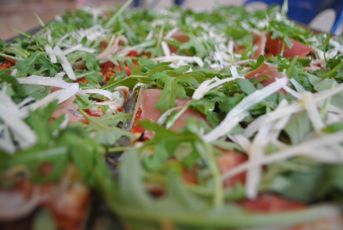 Who said pizza was unhealthy? This veggie pizza is pack with healthy toppings.

#pizza #delivery #pizzacrust #love #pixxafan #romanpizza #pixxafan #romanpizza #barbicancentre #chancerylane