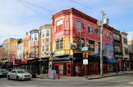 MyPGWCommunity's tweet photo. South Street is a melting pot of #Philly culture; it brings together residential life, shopping, night life, art, dining, and more! Photo cred: @dkotschneff #SouthStreet #BeautifulBlocks https://t.co/XilUVn8O8P