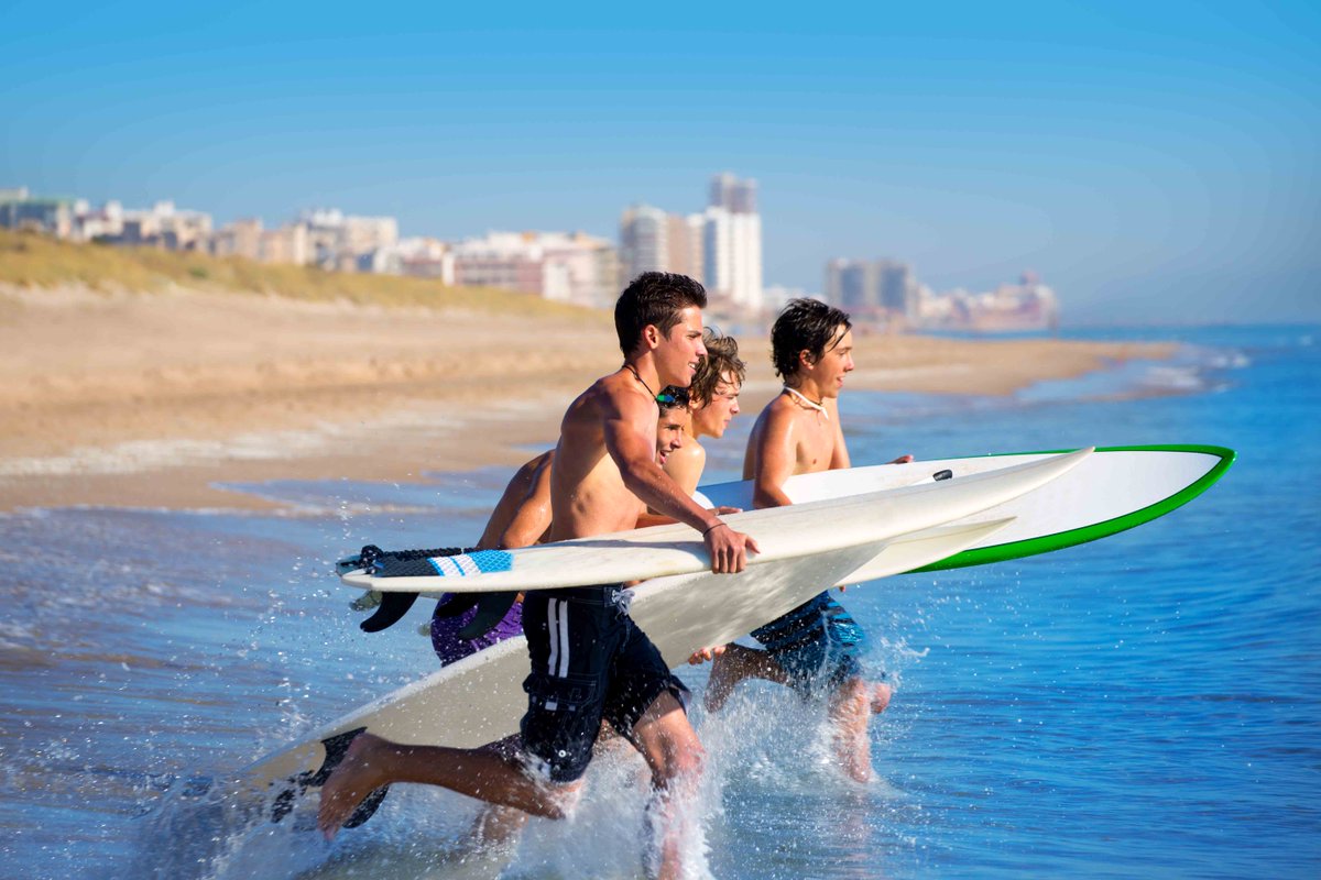 ProyectoHombre_'s tweet photo. ☀️☀️¡El verano es la época perfecta para disfrutar de las actividades al aire libre! Etiqueta a 3 amig@s con los que te irías de acampada. 🏕️⛺
#ociosaludable #deporte #veranosaludable #verano #jovenessaludables #ProyectoHombre https://t.co/WAZwiewWwi