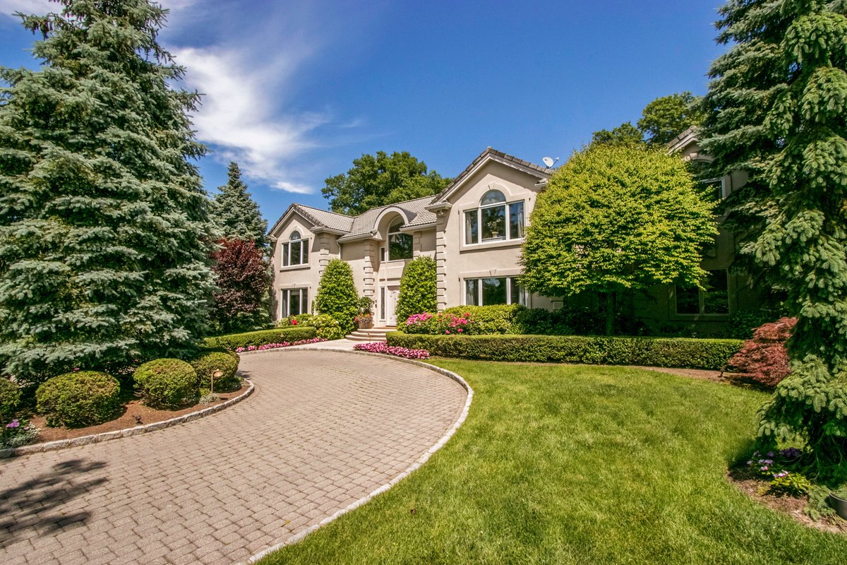 JeriGreen23's tweet photo. 9 S. Pond Road #cresskillnj #realestate #newtomarket #ppsir #luxuryproperty https://t.co/xqxPRc8Eag https://t.co/wflhFdd3aH
