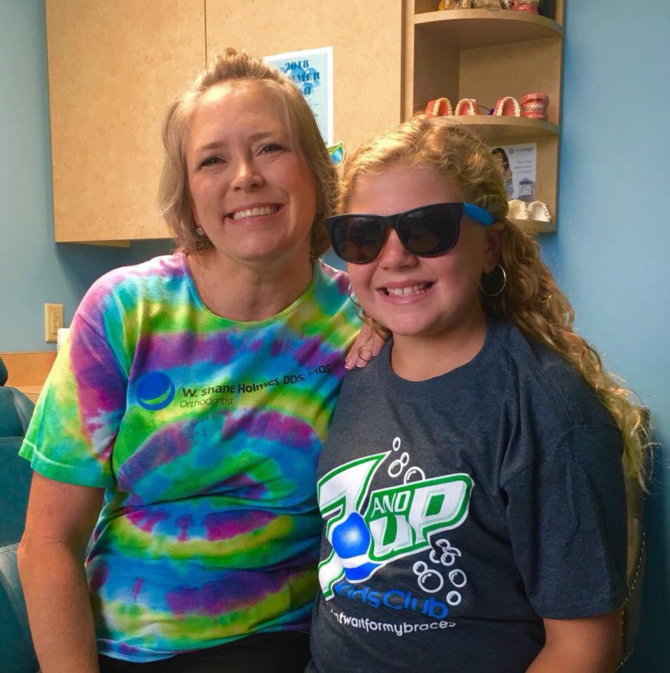 drholmes3672's tweet photo. Sarah L. joined Dr. Holmes' 7 and UP Kids Club today!  She will be able to start our contests, attend events and join in on all the fun!  Like our Facebook, Instagram and Twitter pages so you can keep up with all of the excitement!  #7andUPKidsClub https://t.co/17UX4NQpN5 https://t.co/18pvWTsfWD