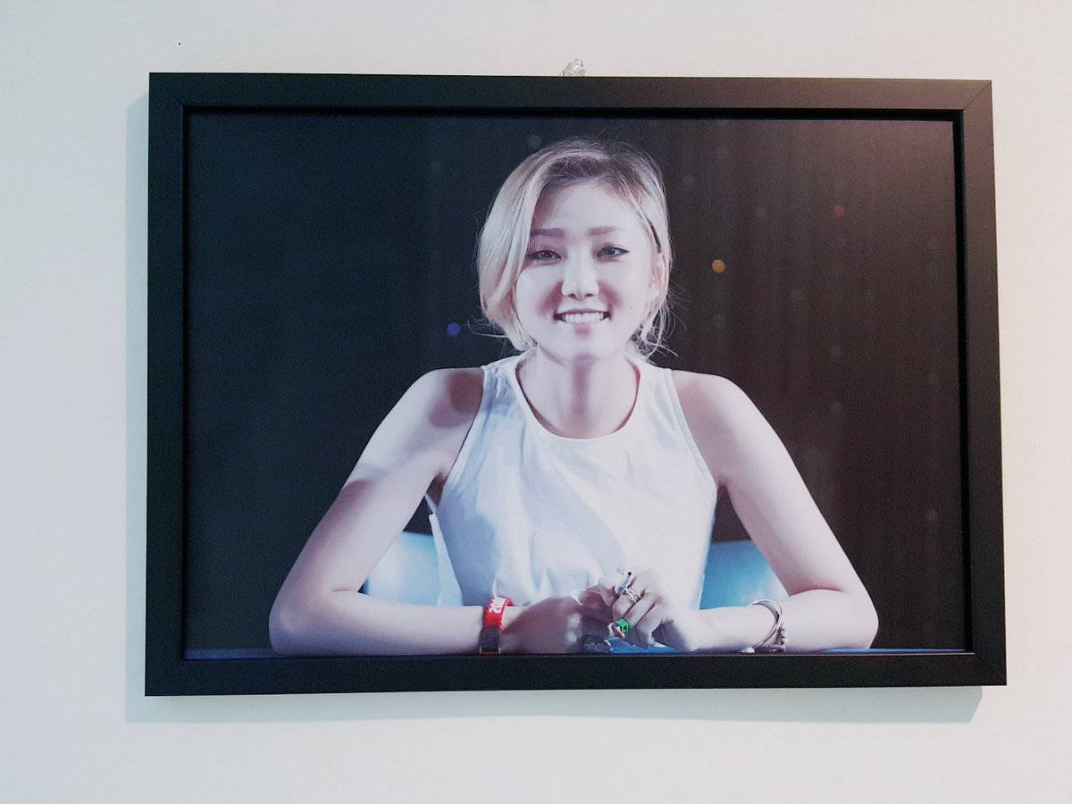 Moment_Note's tweet photo. #씬드화사 
시간순서대로 혜진모먼트를 담아내 주셨다😊
2014년-2016년-2017년-2018년의 화사! https://t.co/K9jSlxUX6q