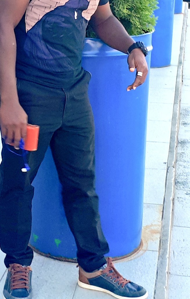 simiadeodun's tweet photo. Metal barrel turned into flower vase! See? You don't have to break the concrete to stay green. #Upcycling #Waste #Green #Trees #Environment #SustainableDevelopment https://t.co/7EylFUQg49