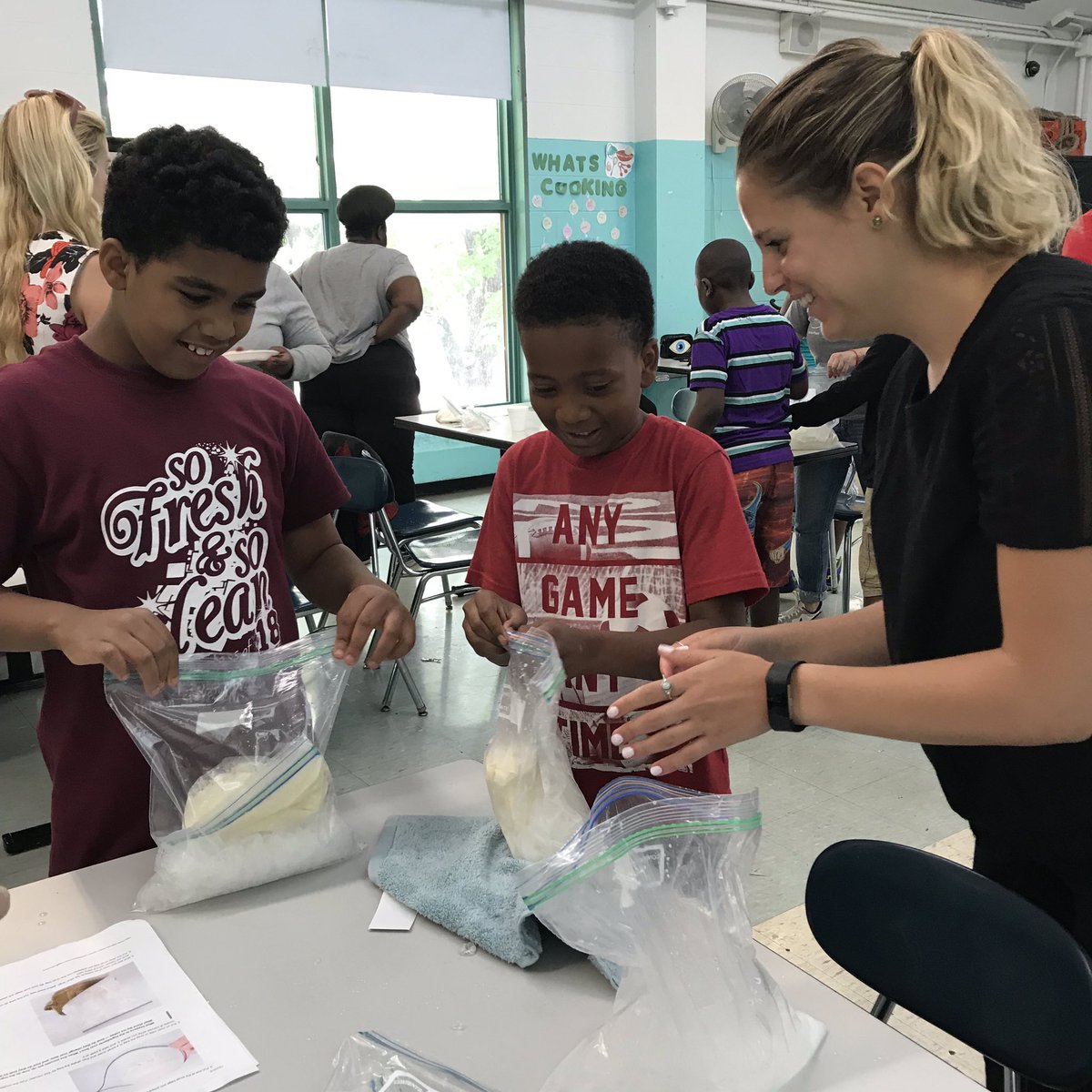 WINNYC_ORG's tweet photo. #Winkids made their own #lavalamps and #icecream in a STEM-filled day with volunteers from @yext. #EMPOWER #volunteersrock #homehopewin https://t.co/lEaxHFXfEK