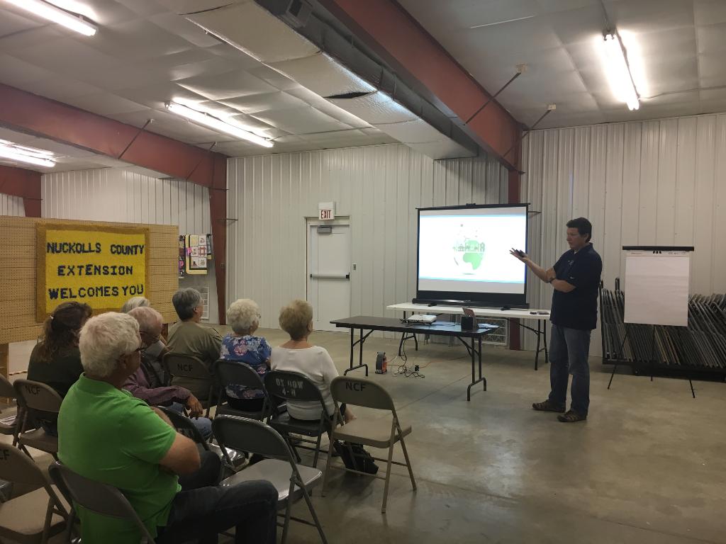 AFPFNE's tweet image. Talking about energy mandates at the Nuckolls County Fair this weekend! #EducateNE