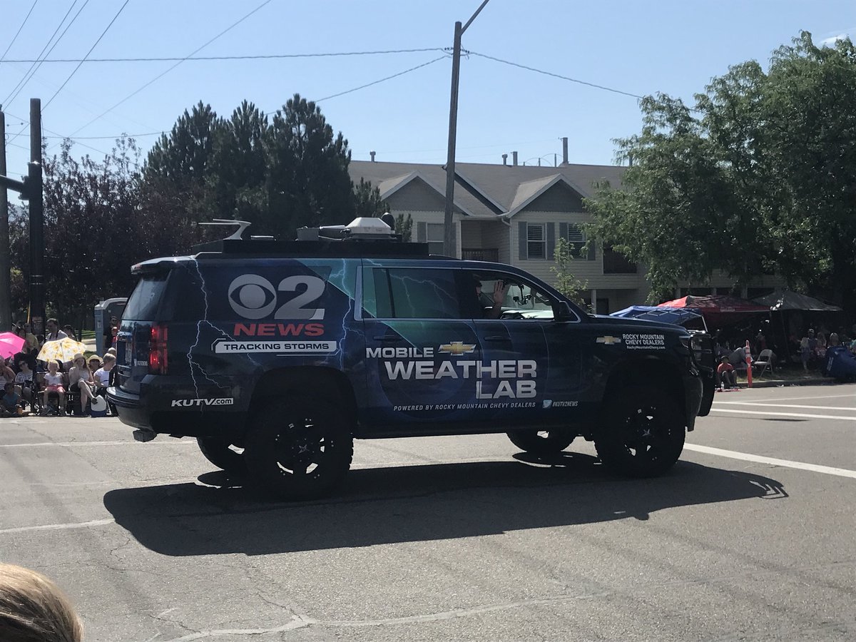 tvheidihatch's tweet photo. Yes! The weather beast! @2NewsWeather #daysof47parade https://t.co/Cpxzdf0NaW