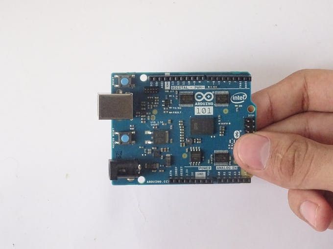 programarfacilc's tweet image. Otro proyecto más donde nos muestran cómo podemos monitorizar una papelera o cubo de basura. Está basado en el extinto #Arduino101 y funciona con un sensor de ultrasonidos. #Maker #DIY buff.ly/2LN27UN