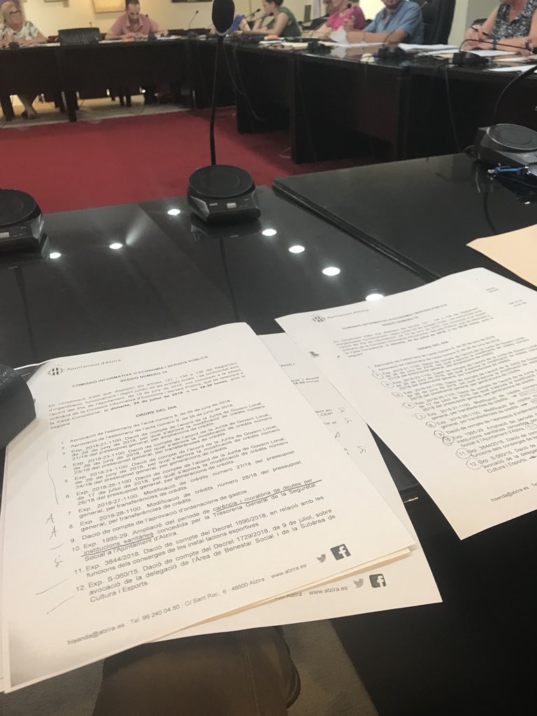 elenabastidasb's tweet photo. Tarde de martes...tarde de comisiones informativas en el Ayuntamiento de Alzira 
#tripartitoruina https://t.co/G0nHD1e87H