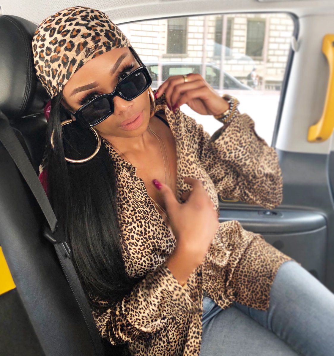 Bonang's tweet photo. ...Hi! 🐾🐅🇬🇧 https://t.co/SiuKiv2IyF