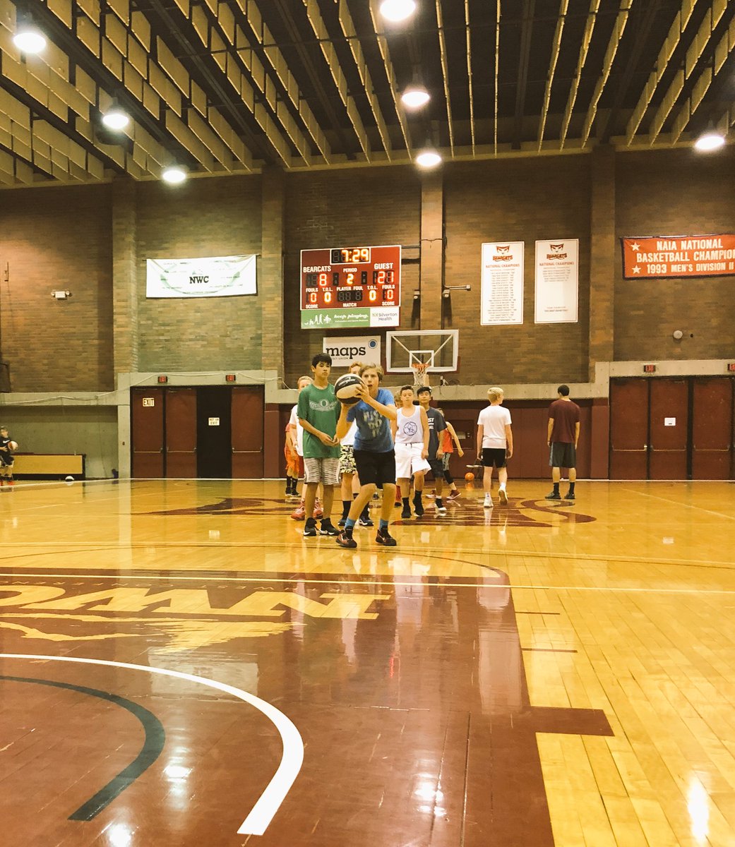 WillametteMBB's tweet photo. Shooting League launches Day 3 of #ProHoop2018. Shooting spots that change with each song! https://t.co/HCAScpojAj