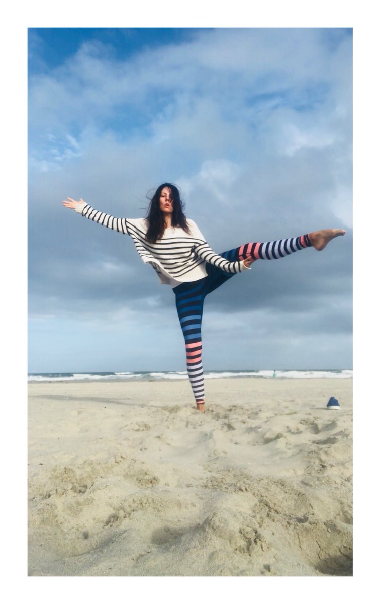 themudcrusher's tweet photo. Fun fact: I’ve never been able to touch my toes 😂 Too tall? But I’ll keep tryin’ #yoga #runner #kdeer https://t.co/wCqh3tvRPU