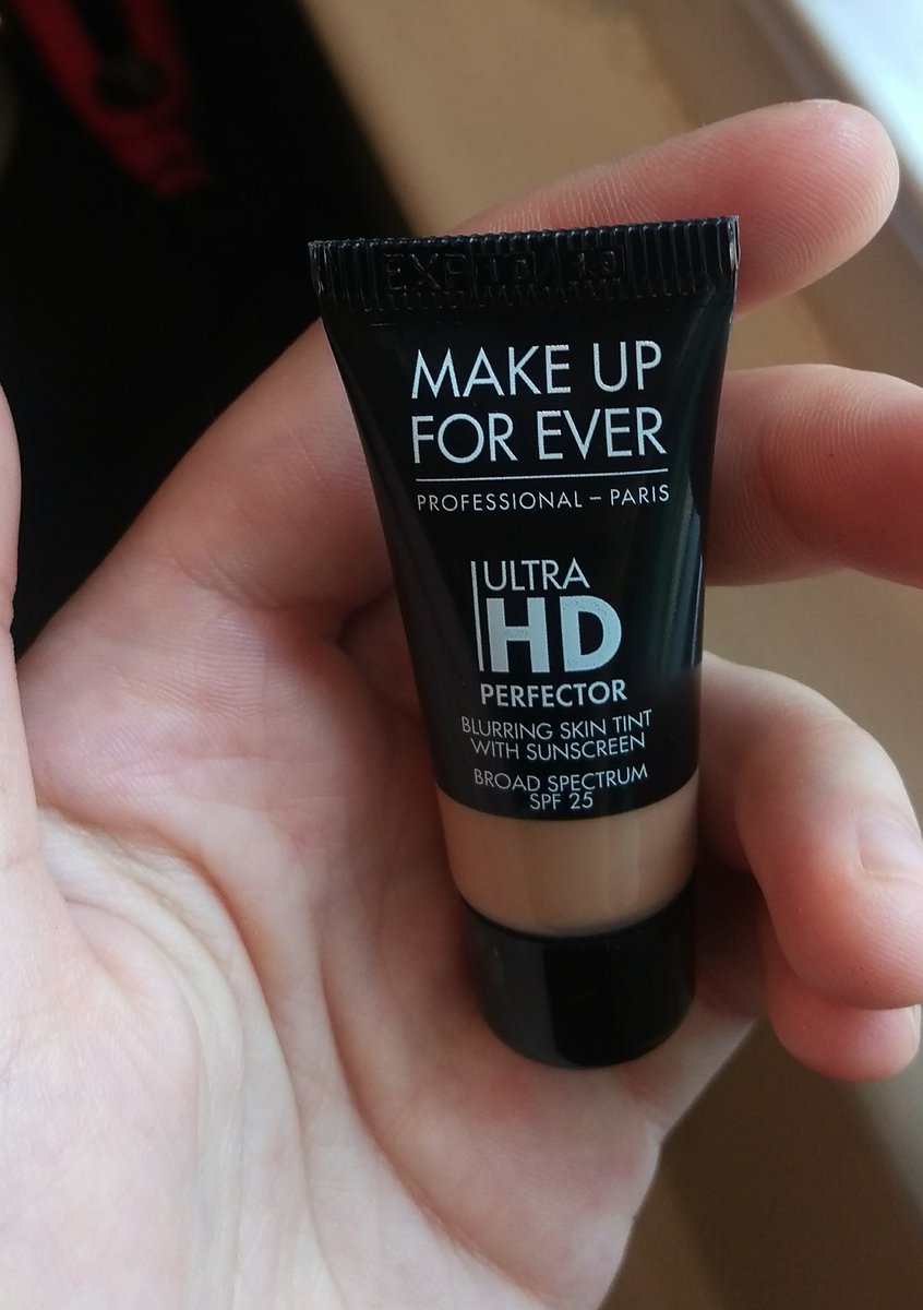 robot_brit's tweet image. In other news, tho, the formula is #creamydreamy, #blendable &amp;amp; slightly #buildable. It's #sheercoverage, but that's what I love. I'm not into cake, but a little icing never hurt 😘