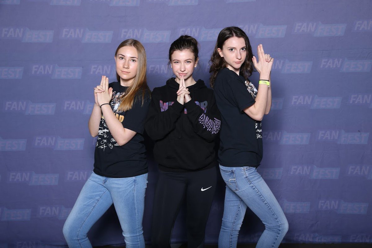 WalkrStalkrCon's tweet photo. Got your photo ops yet for #WSCOrlando? Don't miss out on these memories you'll never forget with @katelynnacon and MORE of your favorite #TWD actors!
Choose your Orlando Photo Ops now at https://t.co/uXNMiOOQMx https://t.co/qPJXGfeKCB