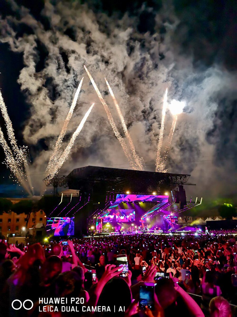 vale_setti's tweet photo. @LauraPausini #pazzesco #concerto #PAUSINICIRCOMASSIMO2018 #FattiSentireWorldTour #gliinvidiosilascialiparlare #mormoralagentemormora #ragazzainnamorata di un Italia che ti Ama! https://t.co/i5Srecw78u
