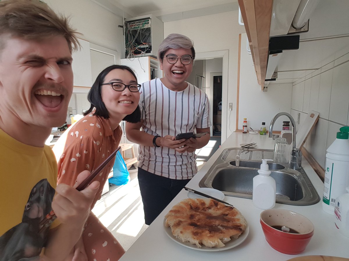 MikkelMainz's tweet photo. Tweet before you eat. #dumblings @vivsdraws @kenesu https://t.co/3Jd4xfWcLX