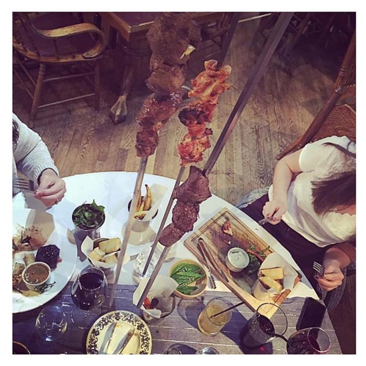 Not just any old restaurant. Our meat hangs from the ceiling 😄🍴
#themeatingplace #bestintown #goodfood #meatingplace #meatlover #foodie ift.tt/1cyLTwb