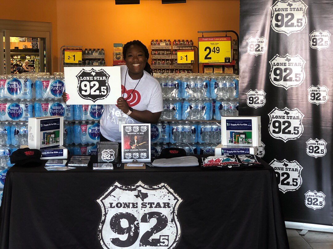 LoneStar925's tweet photo. The Lone Star Crew is out at @kroger in Wylie from 12-1pm – Come giveback to students in the community! 📓✏️ Donate at checkout, or buy a school supply kit for $7! Remember, when kids have the tools to learn – there’s no telling where they can go! 📚 #Kroger #BackpackBoosters https://t.co/jsAH8hCq3y