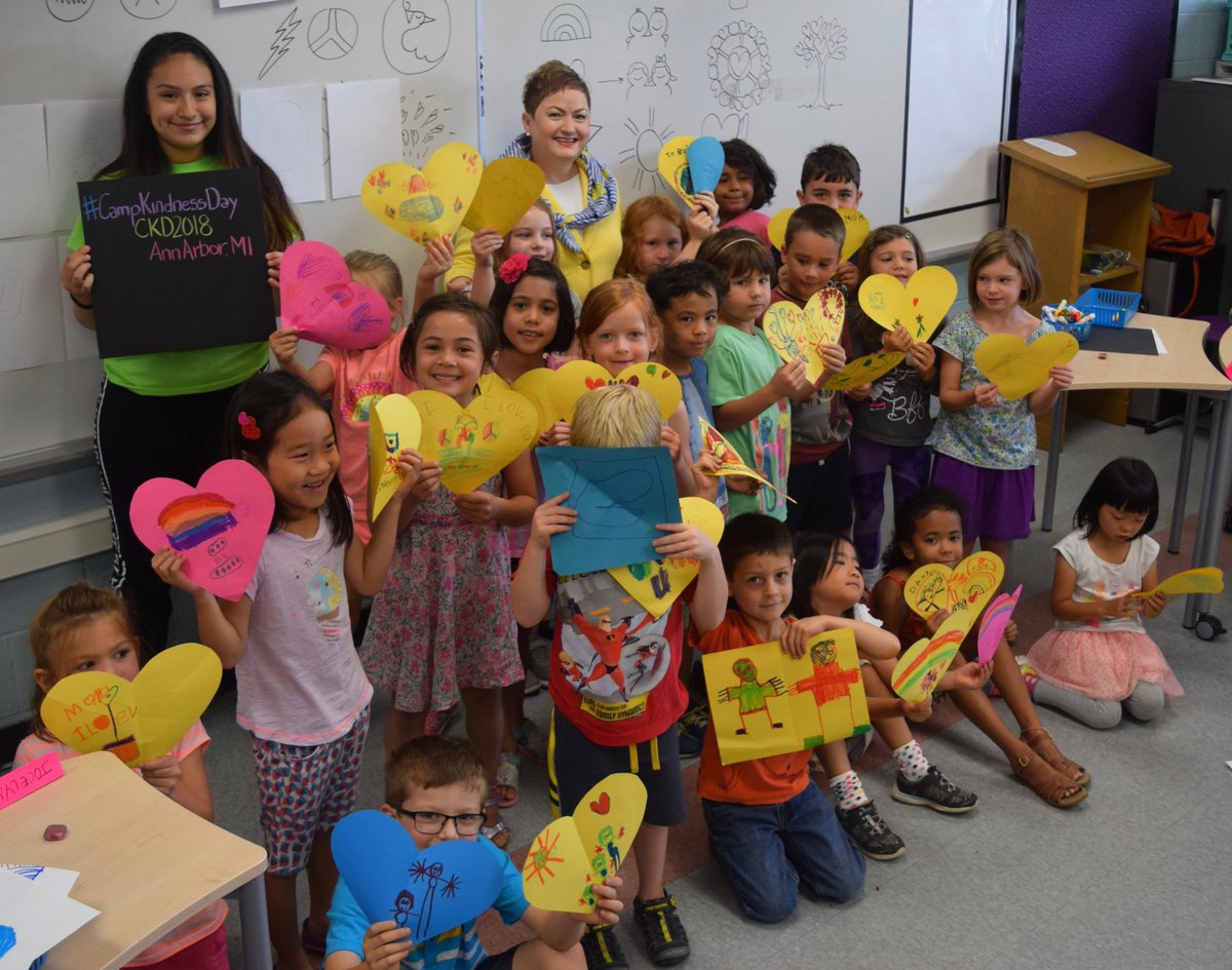 clubob9's tweet photo. The @AAReced Power of Drawing Camp celebrated national #CampKindnessDay by making heart shaped thank you cards & participated in the giant pencil drawing challenge, which even @A2SchoolsSuper tried. @A2schools #CKD2018 #KindnessEvolution #a2gether https://t.co/mLJUVp9sYp