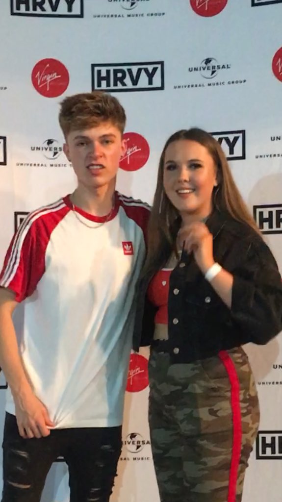 LoisPerforms tweet media