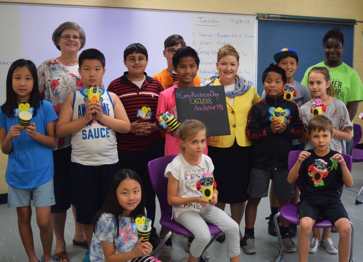 clubob9's tweet photo. The @aareced Reading & Writing camp put down their books and pencils to make presents for family or friends on National #CampKindnessDay @A2schools @A2SchoolsSuper #CKD2018 #KindnessEvolution #A2gether #InspireA2 #AnnArbor https://t.co/C2ePdhaygb
