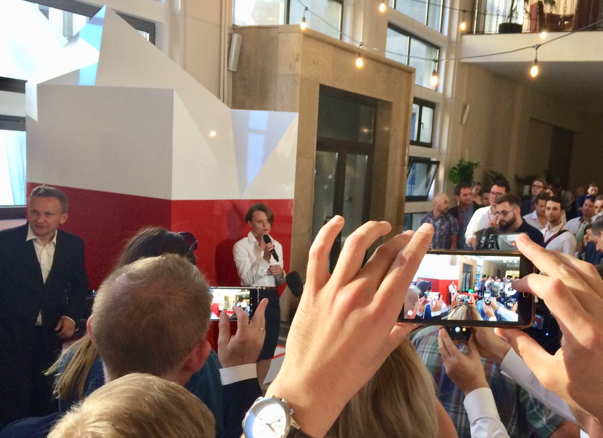 parpgovpl's tweet photo. Dzieje się na #TweetUpMPiT "tweetupujemy" z Panią Minister @JEmilewicz i w końcu znajdziemy #unicorn.a https://t.co/4GvsgAoysE