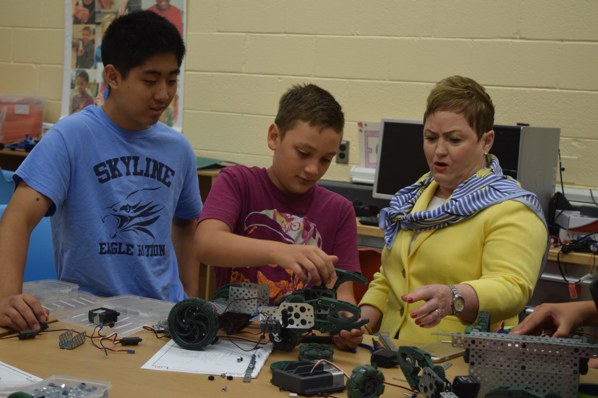 clubob9's tweet photo. .@A2SchoolsSuper also stopped to chat with Star Wars Camp and Battle Bots on National #CampKindnessDay #CKD2018 #KindnessEvolution @a2schools @aareced find out details on camps still to come this summer https://t.co/2hwXjgGE3k https://t.co/KxzIR24ehr