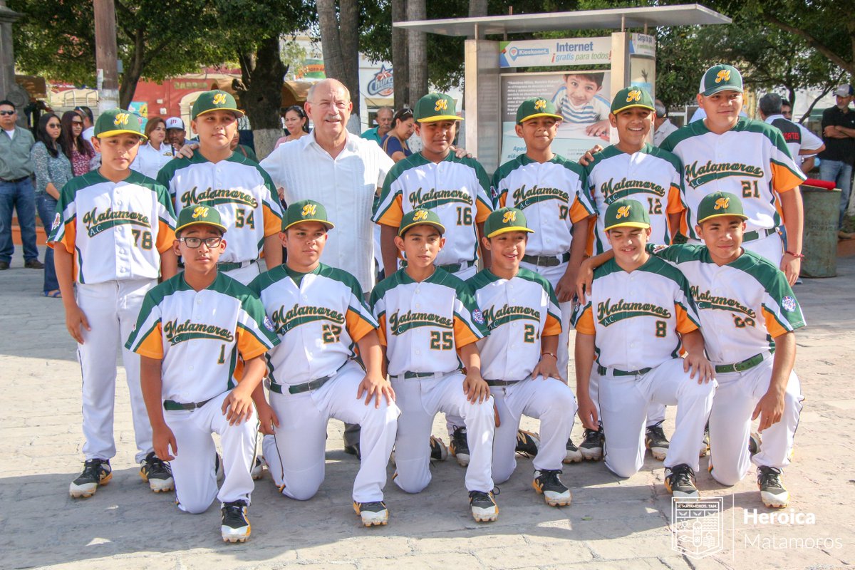 Estamos muy contentos y orgullosos del talento de los niños de la Liga Pequeña de #Beisbol #Matamoros A.C. que día a día se esfuerzan para llegar a cumplir sus sueños, hoy realizamos su abanderamiento en nuestra Plaza Principal ¡Mucho éxito en el Torneo Mundial!