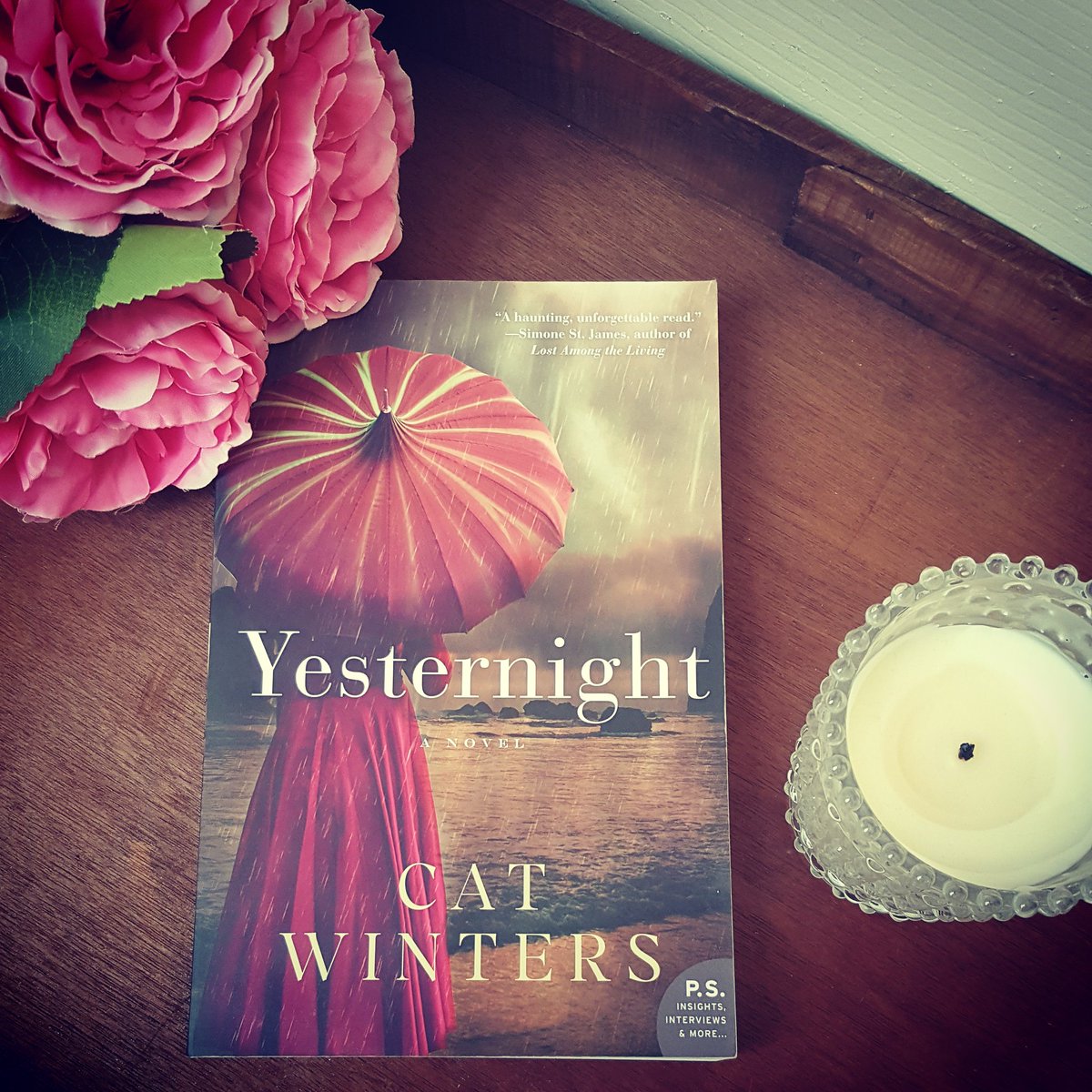 #ABCsofSummerReads - T is for Thunderstorm
Rainy days are the perfect opportunity to snuggle up with a good book. 
#bookstagram #photochallenge #bookish #favauthor #bookandcandle