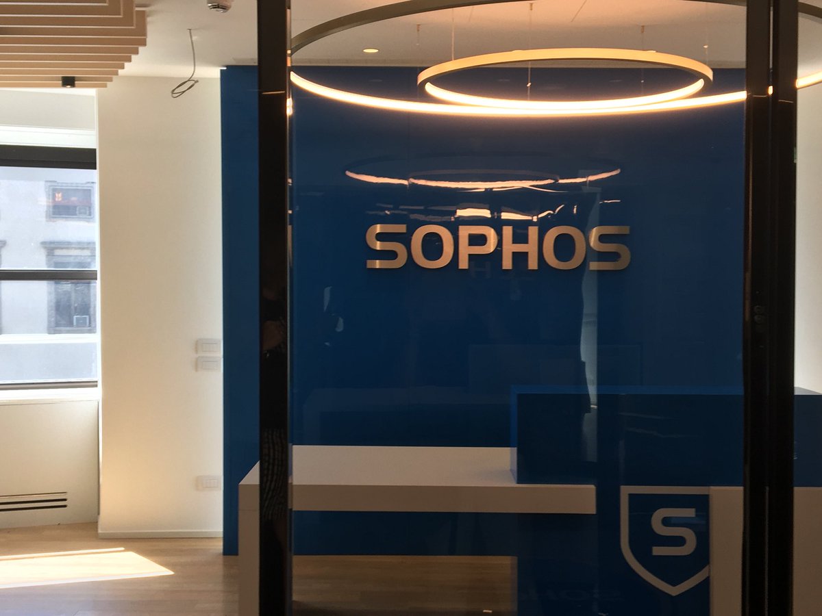 channelcity's tweet photo. Il management di @SophosItalia nella nuova sede nel centro di #Milano: spazi raddoppiati  x accogliere #partner e clienti.  Al centro la #syncronizedsecurity https://t.co/PFS5KkFjOu