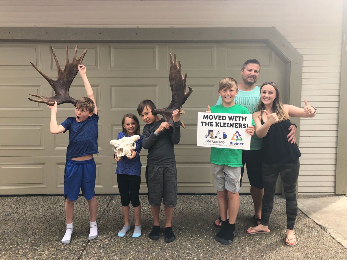 KleinerServices's tweet photo. How fun was this family?! Thanks C & W for using our services. Hope you're enjoying your #newhome! #MOVEDwithKLEINERS https://t.co/giwHbTu3ld