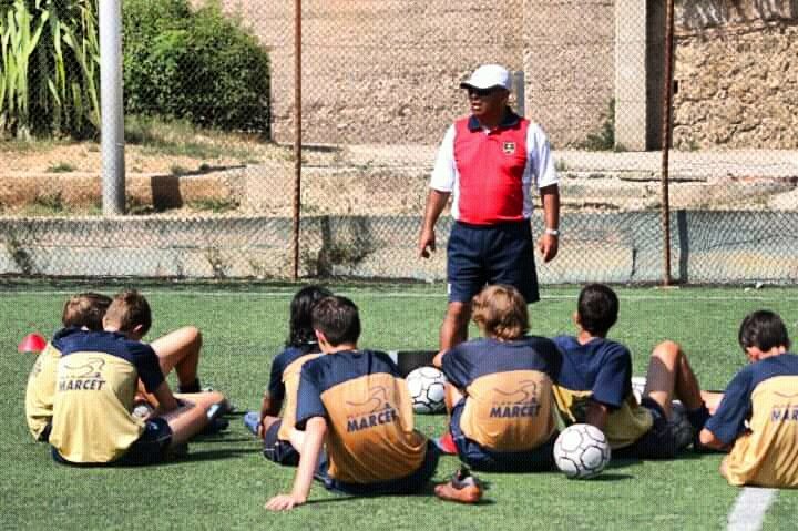 Smart_academia's tweet photo. Fútbol Inteligente y con valores ... 
¡ A través del fútbol formamos hombres de bien a la sociedad ! https://t.co/6aVA2z9B3k