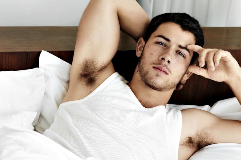 pitsluvr's tweet photo. Danos hoy el Nick nuestro de cada día #NickJonas #Hairy #armpithair #bushypits #celebripits https://t.co/vKHPFkQYzG