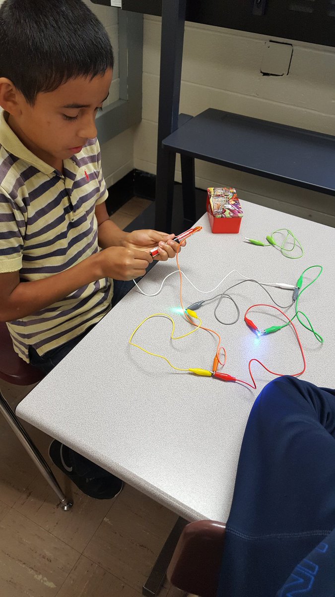 AmyJCox76's tweet photo. Summer school is so much fun. Making series and parallel circuits today.#SESbees https://t.co/jQKygtRtls