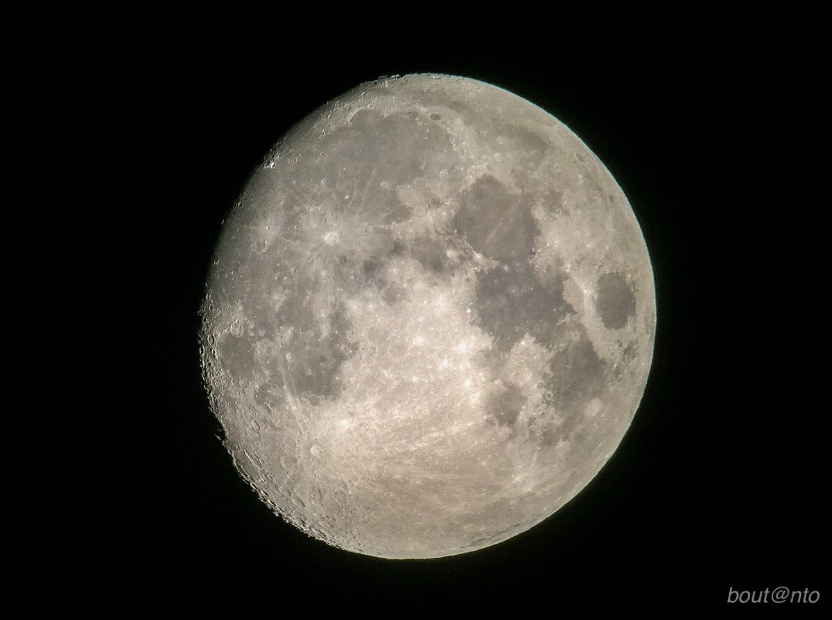 Petit test matos (toujours bon marché😉) avant l’éclipse de vendredi!! Iphone 6 + Omegon 20mm ultra wide angle + paralux 114/900 depuis METZ.  <a href="/AstroAmneville/">club astro amneville</a> <a href="/10943_Brunier/">Brunier Serge</a> @AstroGloomy