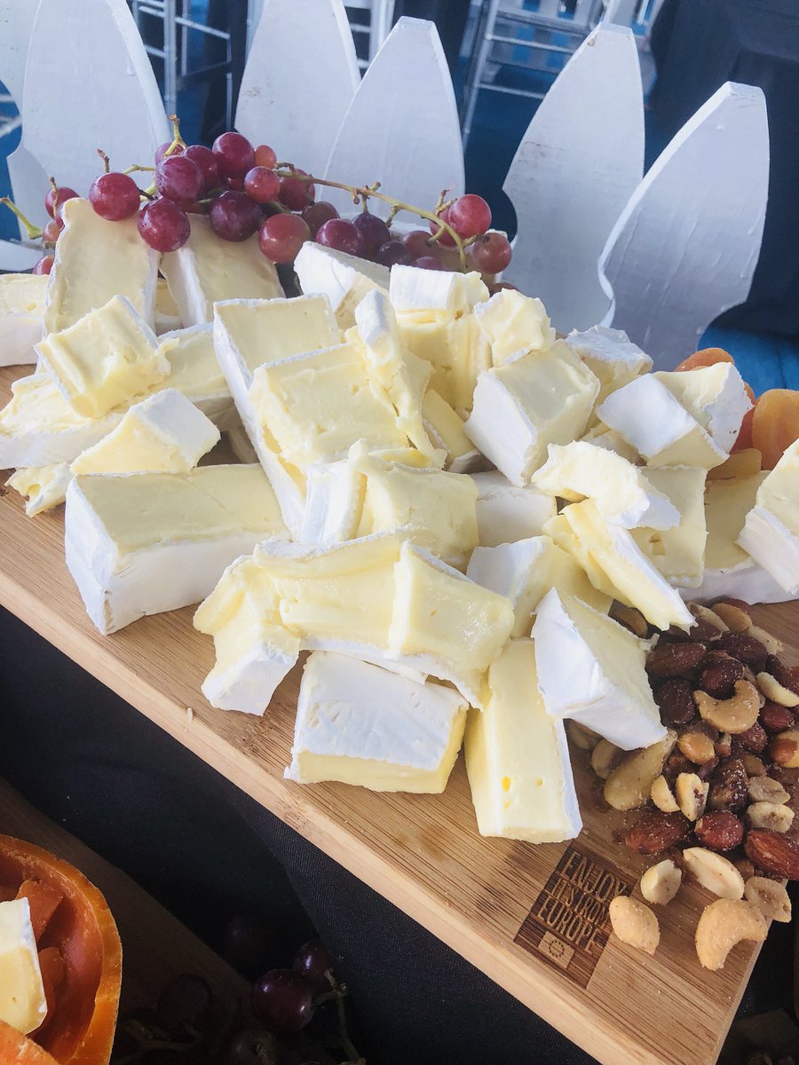Fun times with @CheesesofEurope and <a href="/drinkdinedo/">Drink Dine Do</a> at the BB&amp;T #Atlanta Open! Perfect way to spend my evening 🧀