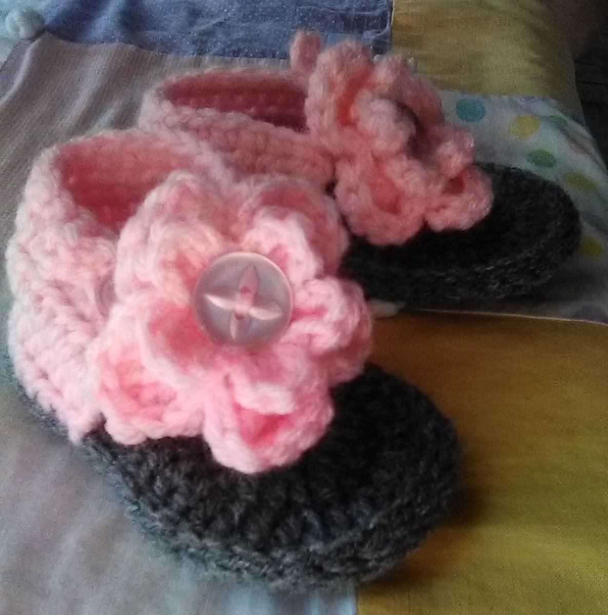 KatesGraphix's tweet photo. In the process of making some #babybooties #hats &amp; #headbands Message me if interested! #SALE #adorable #cute #sandals #babyhats #newbaby   #newborn #Babygirl #babygift #love #expecting #babies #babyshower #gifts #newborn #sisters #bestgrandma #greatmoms #babystuff #bestaunts https://t.co/J7Qj7Xf0Jl